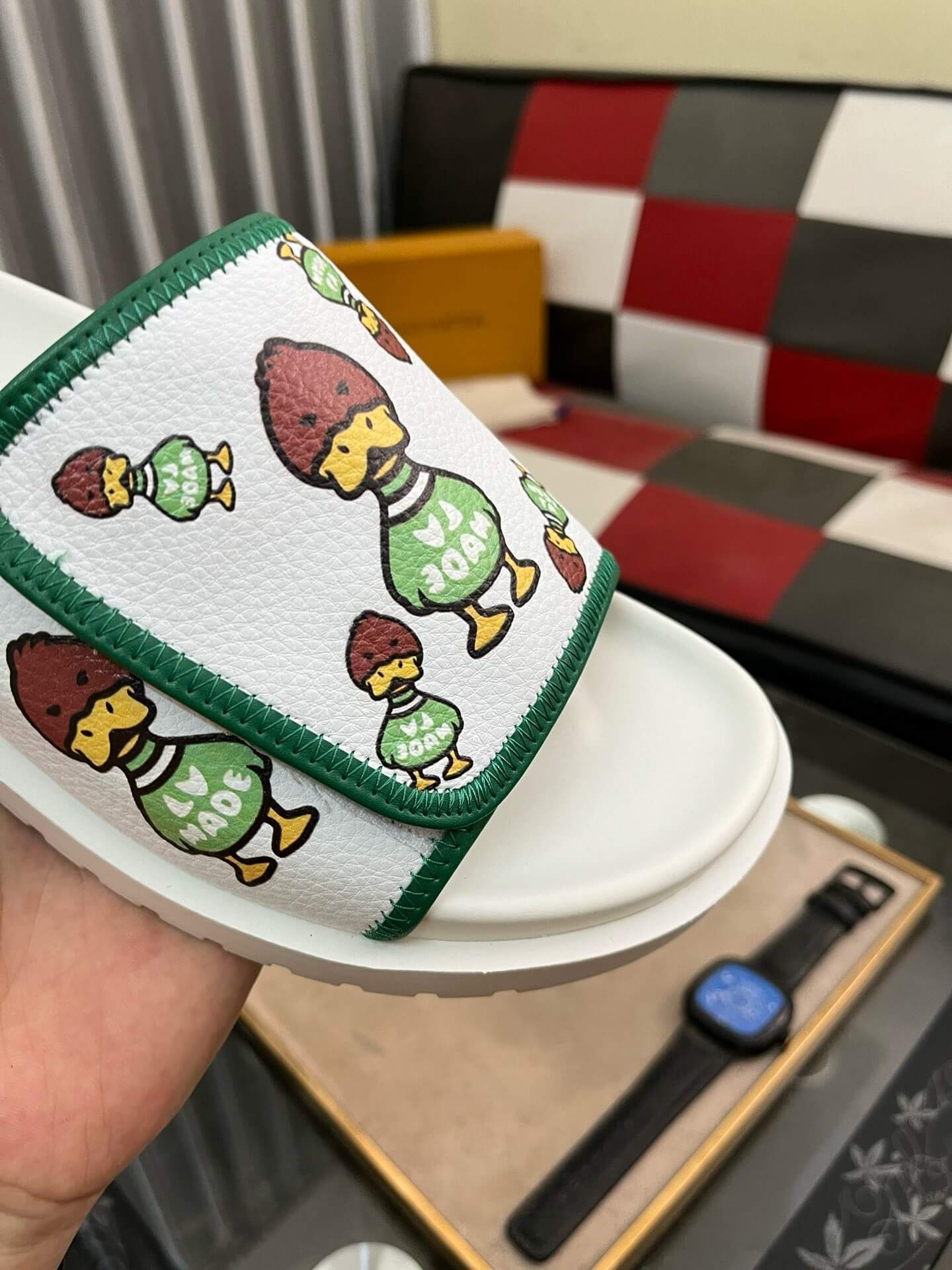 Chaussons en relief avec personnages de dessins animés