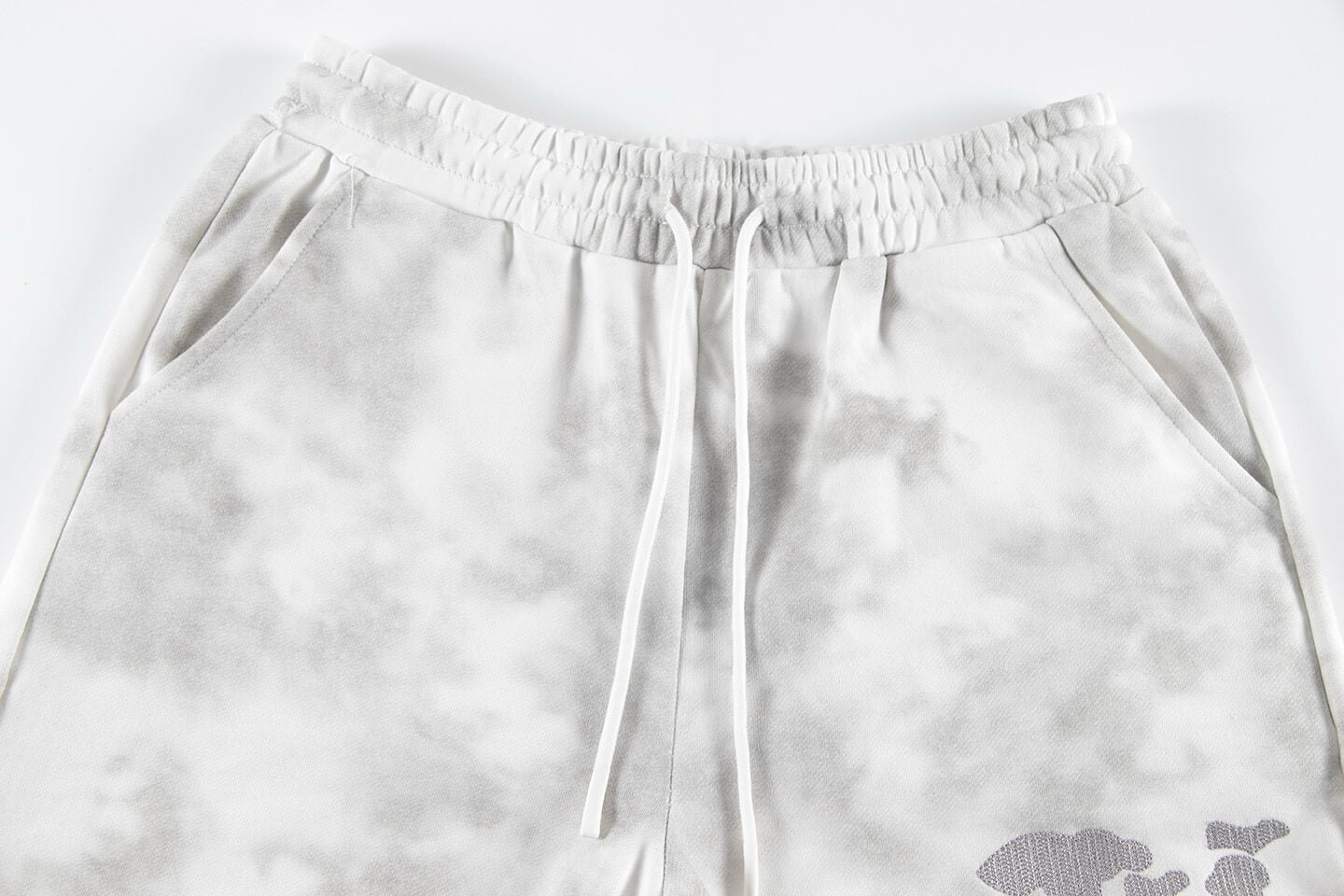 Pantalones cortos con bordado de patrón clásico