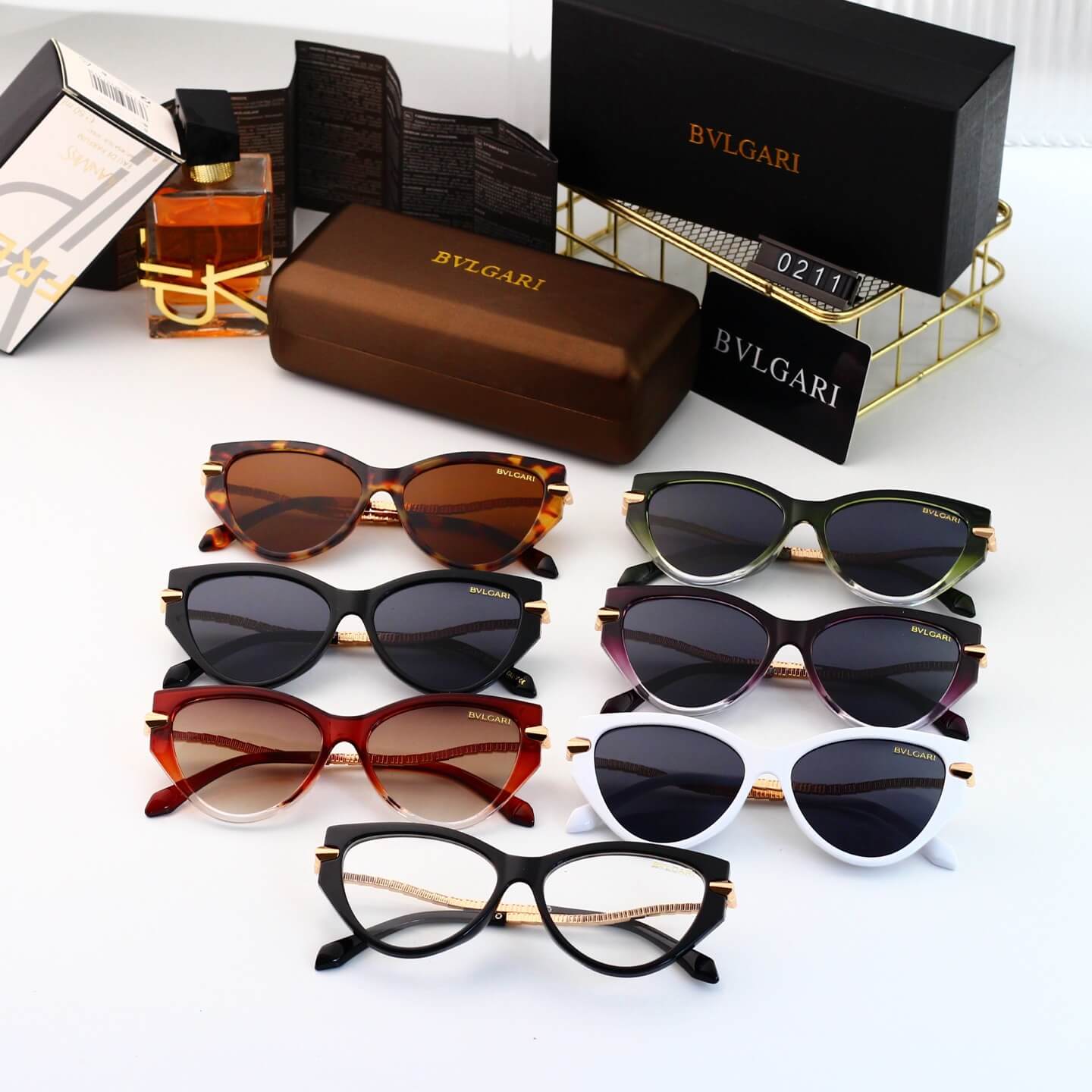 Gafas de sol estilo ojo de gato con patillas ligeramente curvadas y estilo retro chic