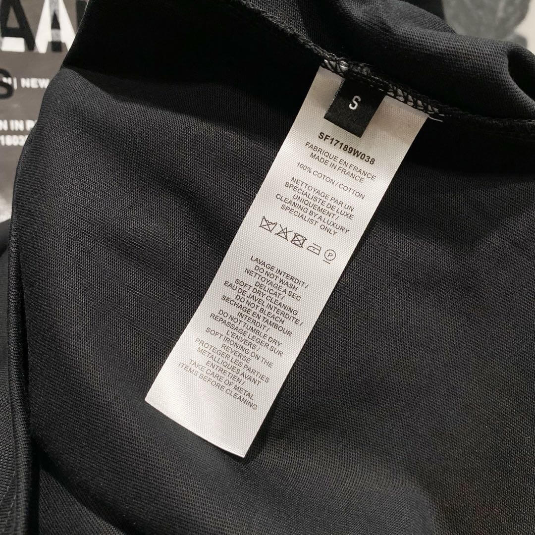 Camiseta con el alfabeto de París