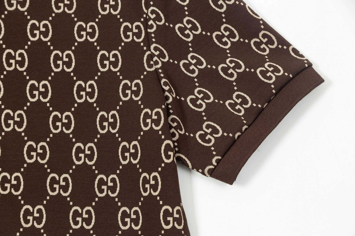Polo con estampado completo de doble G