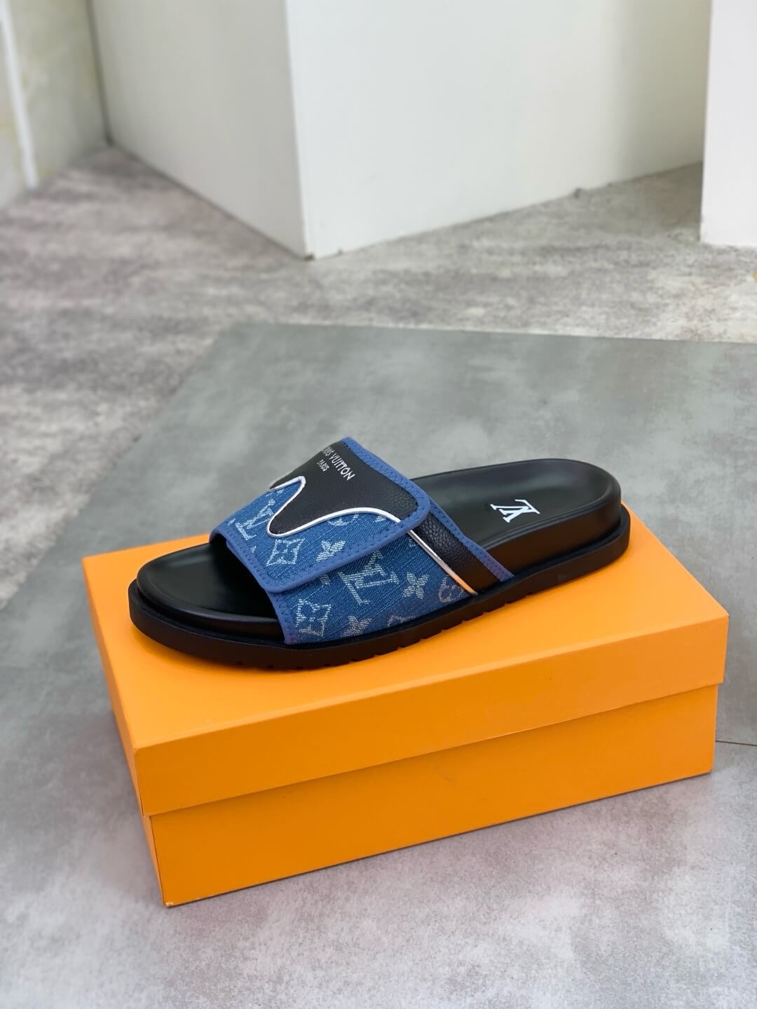 Pantuflas con parche de piel de vaca