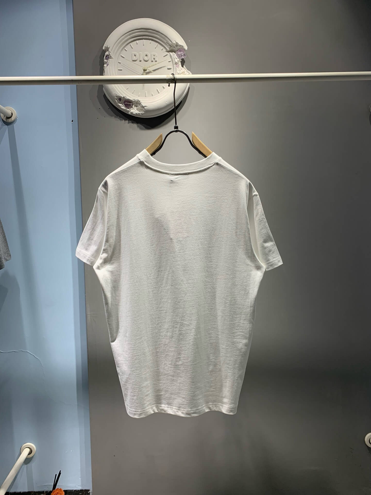 Camiseta con bordado de apliques