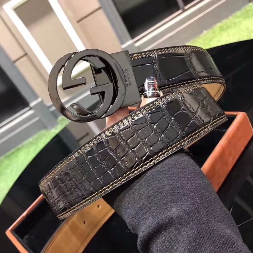 Cinturón de cuero brillante con estilo