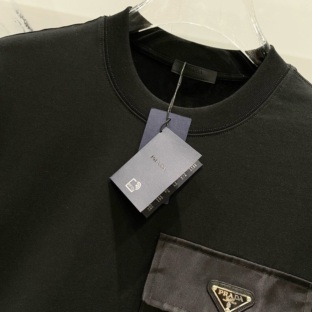 Camiseta con diseño de bolsillo en el pecho