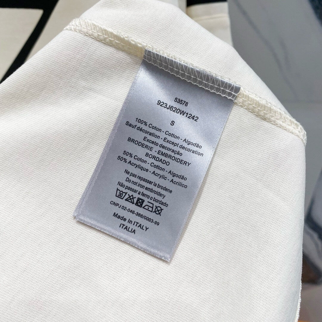Camiseta con mangas articuladas