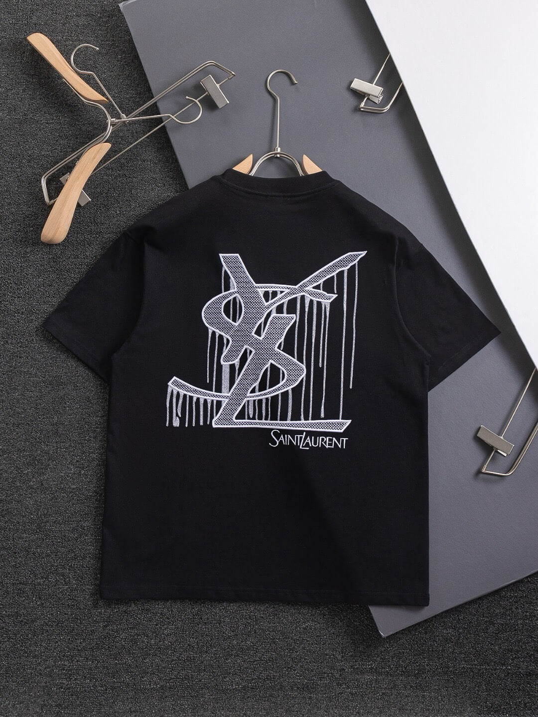 Nueva camiseta bordada