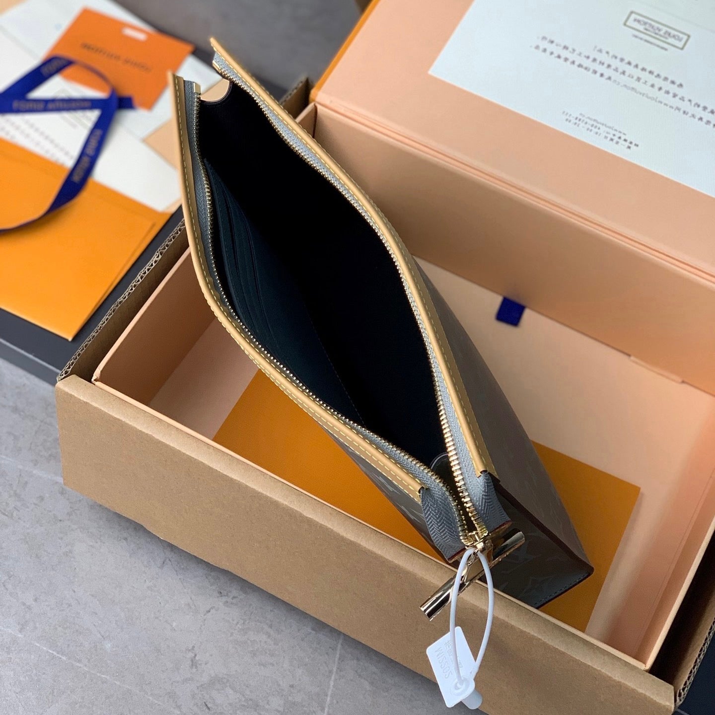 Pochette tendance à imprimé intégral