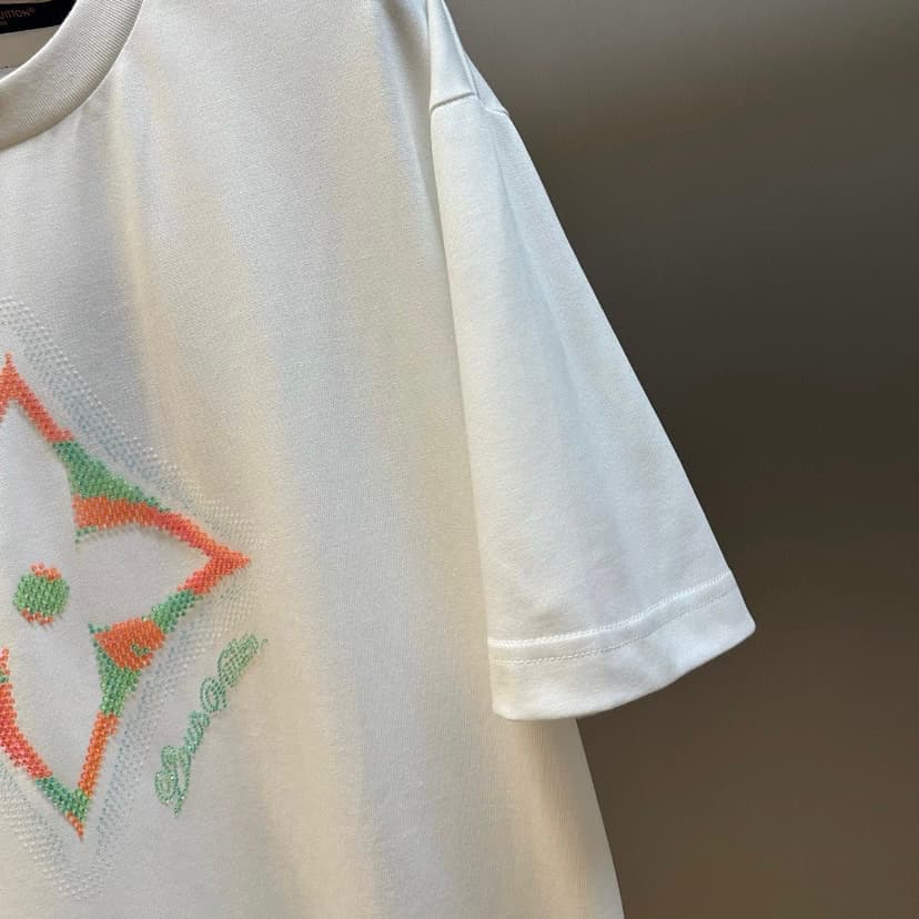 Camiseta clásica con diamantes de imitación florales en 3D 2025