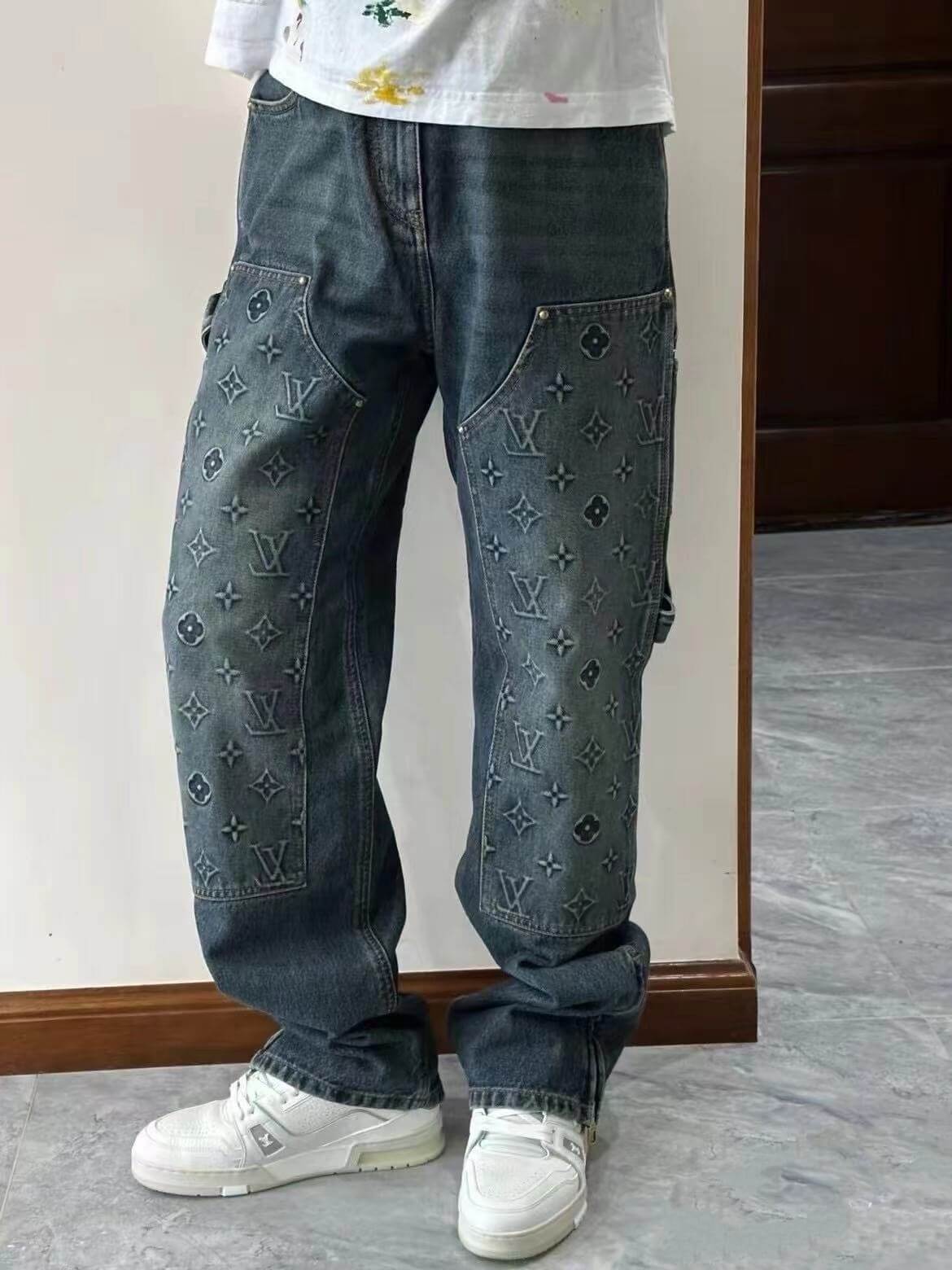 Vaqueros con estampado en relieve