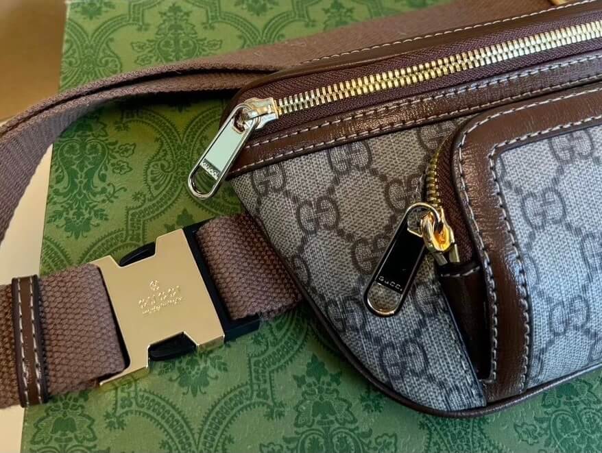 Bolso bandolera clásico con estampado completo