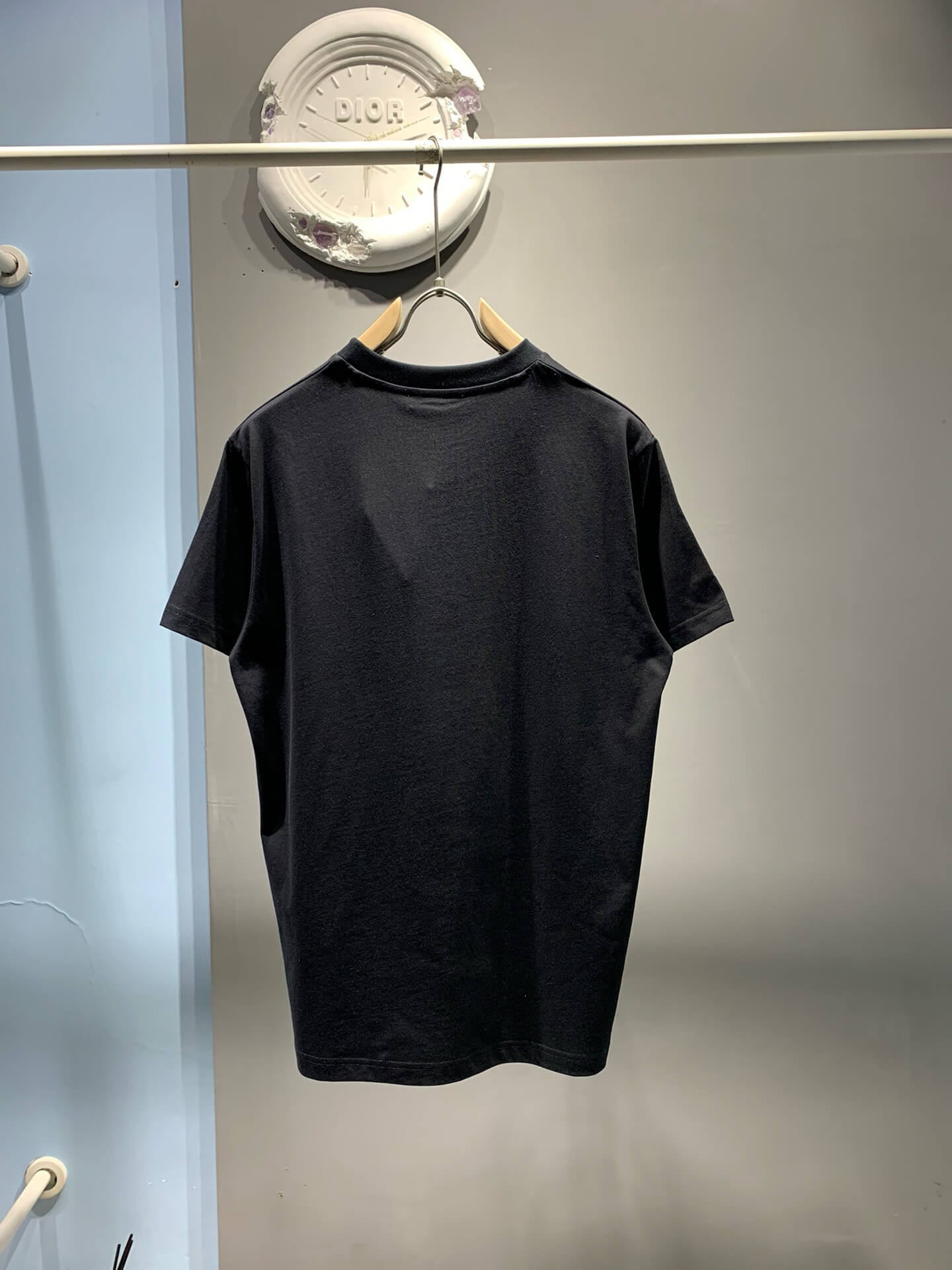 Camiseta con bordado de apliques