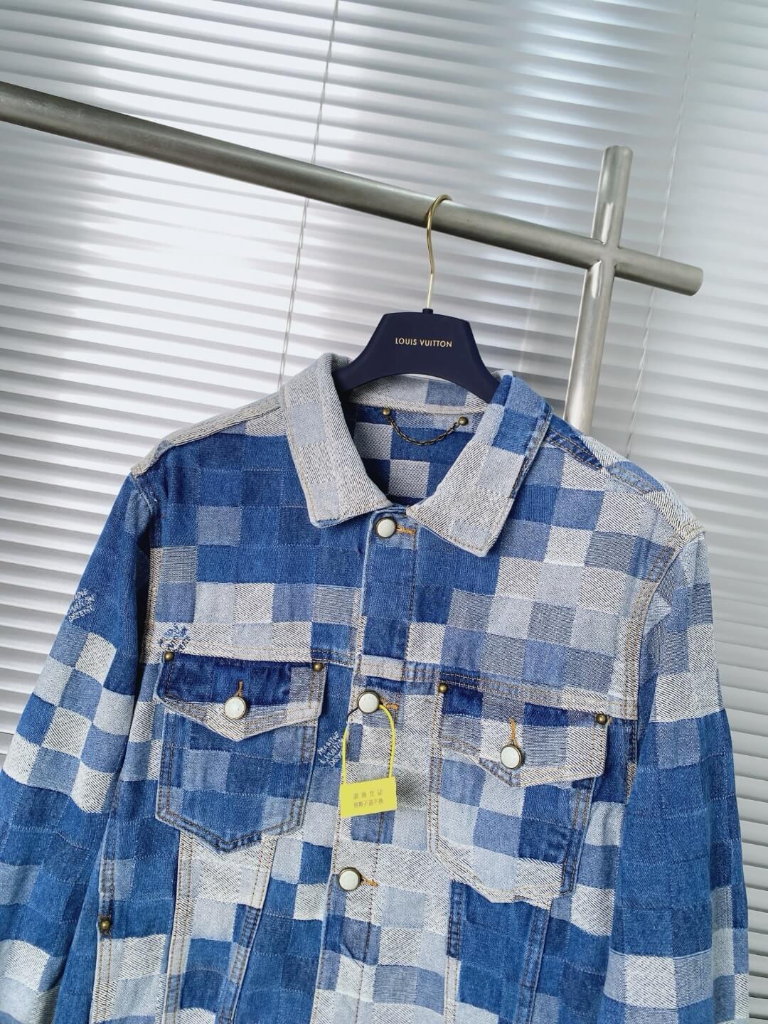 Nuevo traje de mezclilla a cuadros