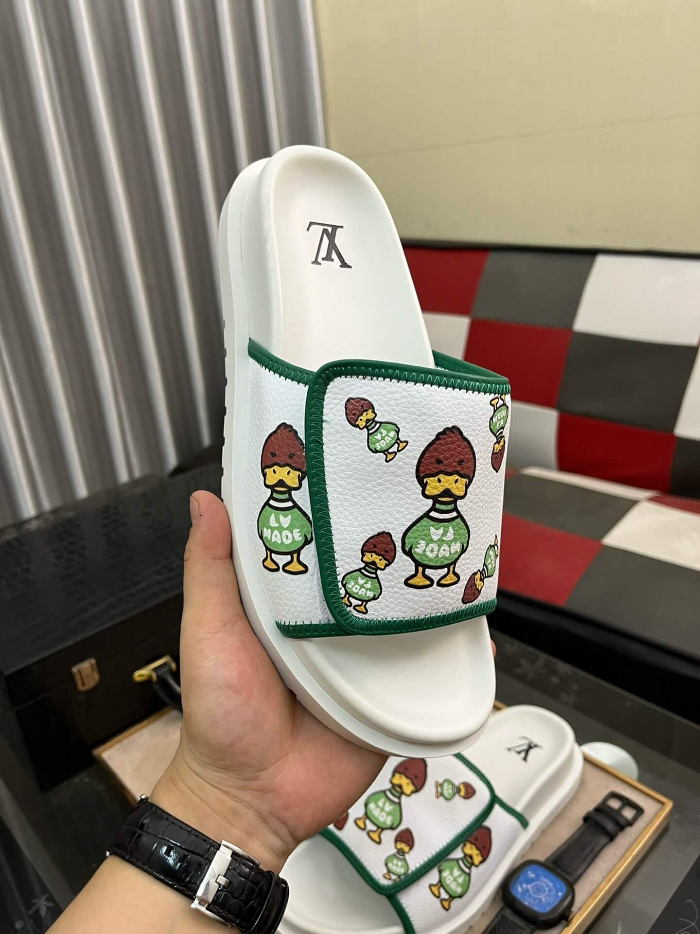 Chaussons en relief avec personnages de dessins animés