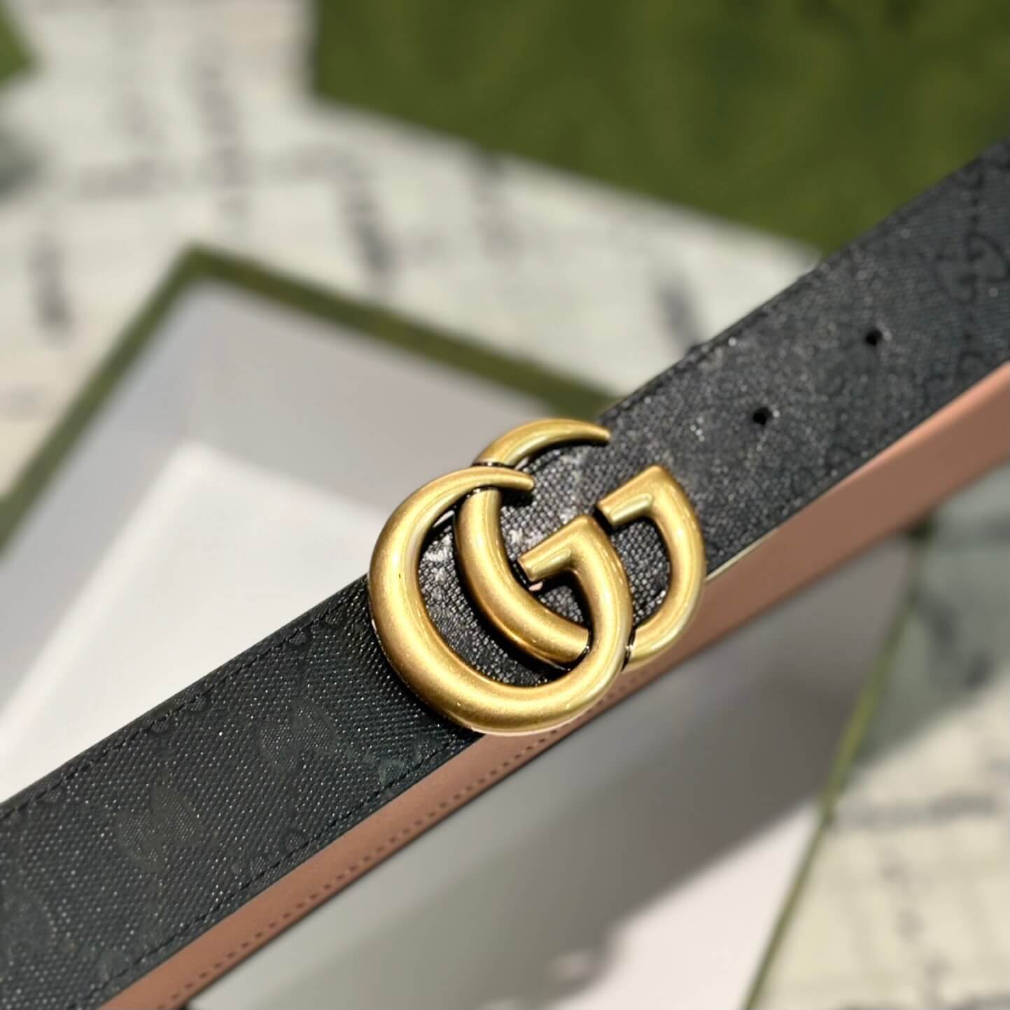 Ceinture élégante en cuir imprimé brillant sur toute la surface