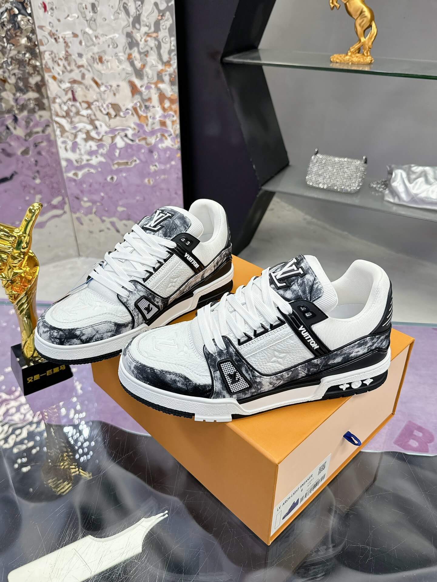 Classic Series Gradient Sneakers