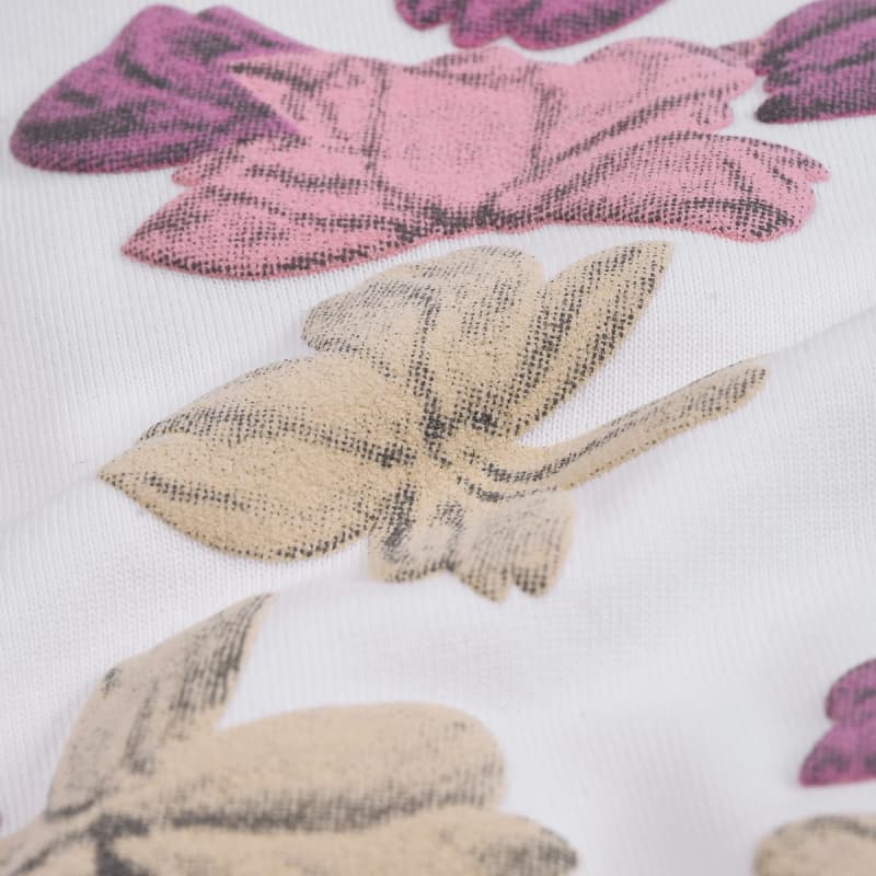 Camiseta con estampado floral abullonado
