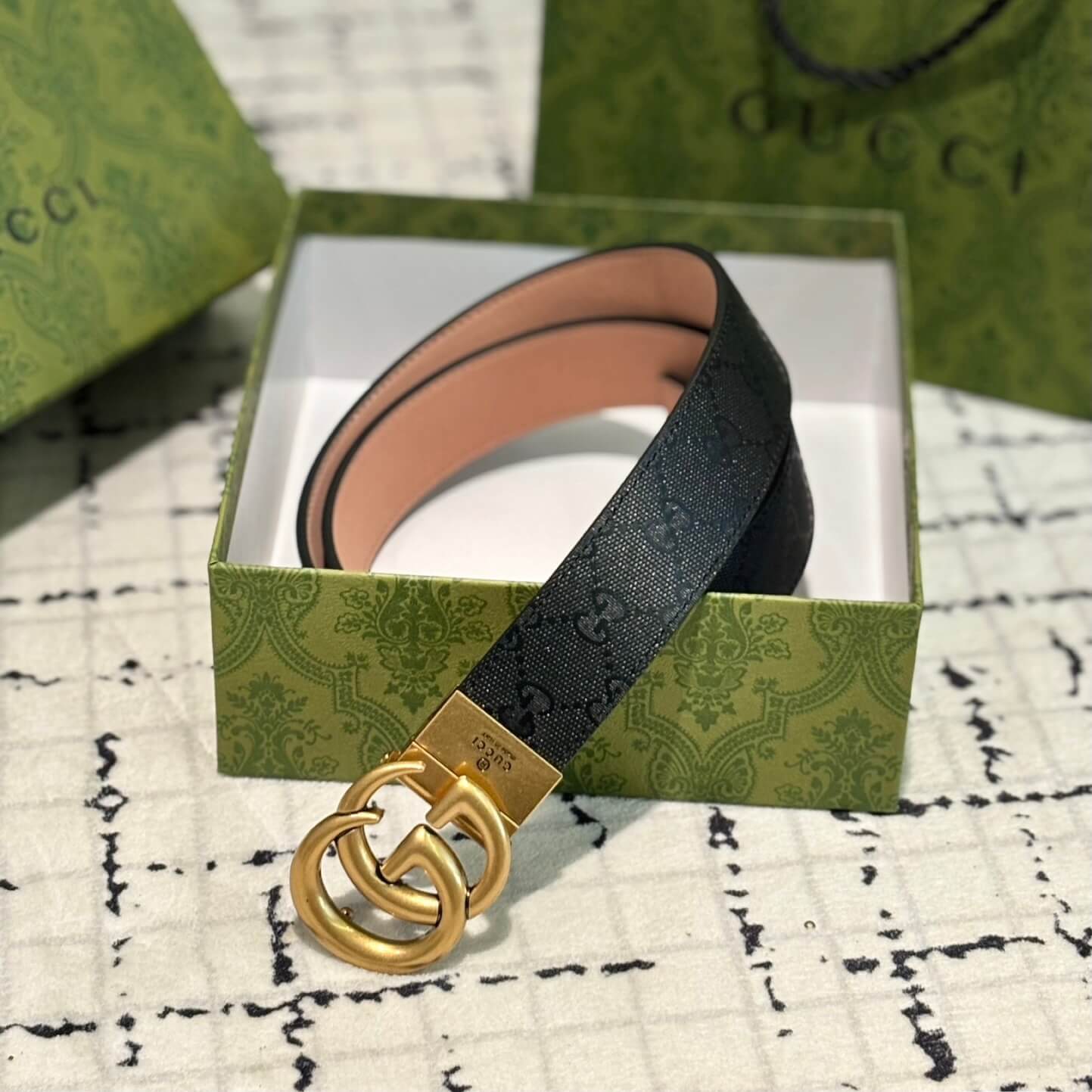Ceinture élégante en cuir imprimé brillant sur toute la surface
