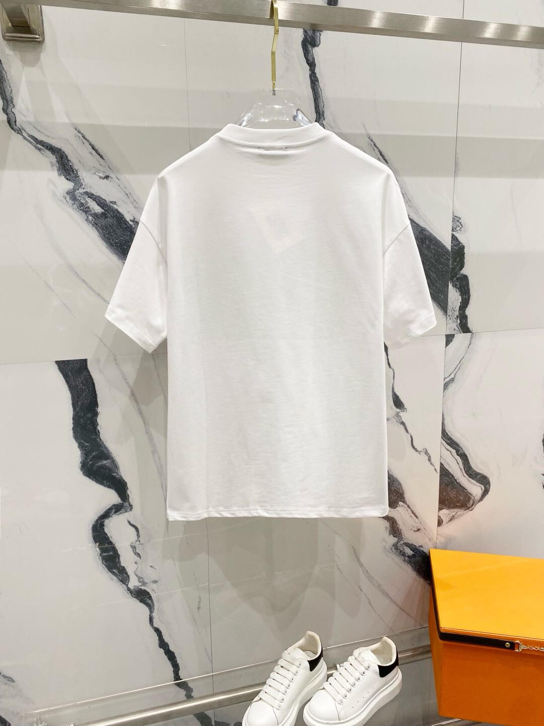 Camiseta con el alfabeto de París