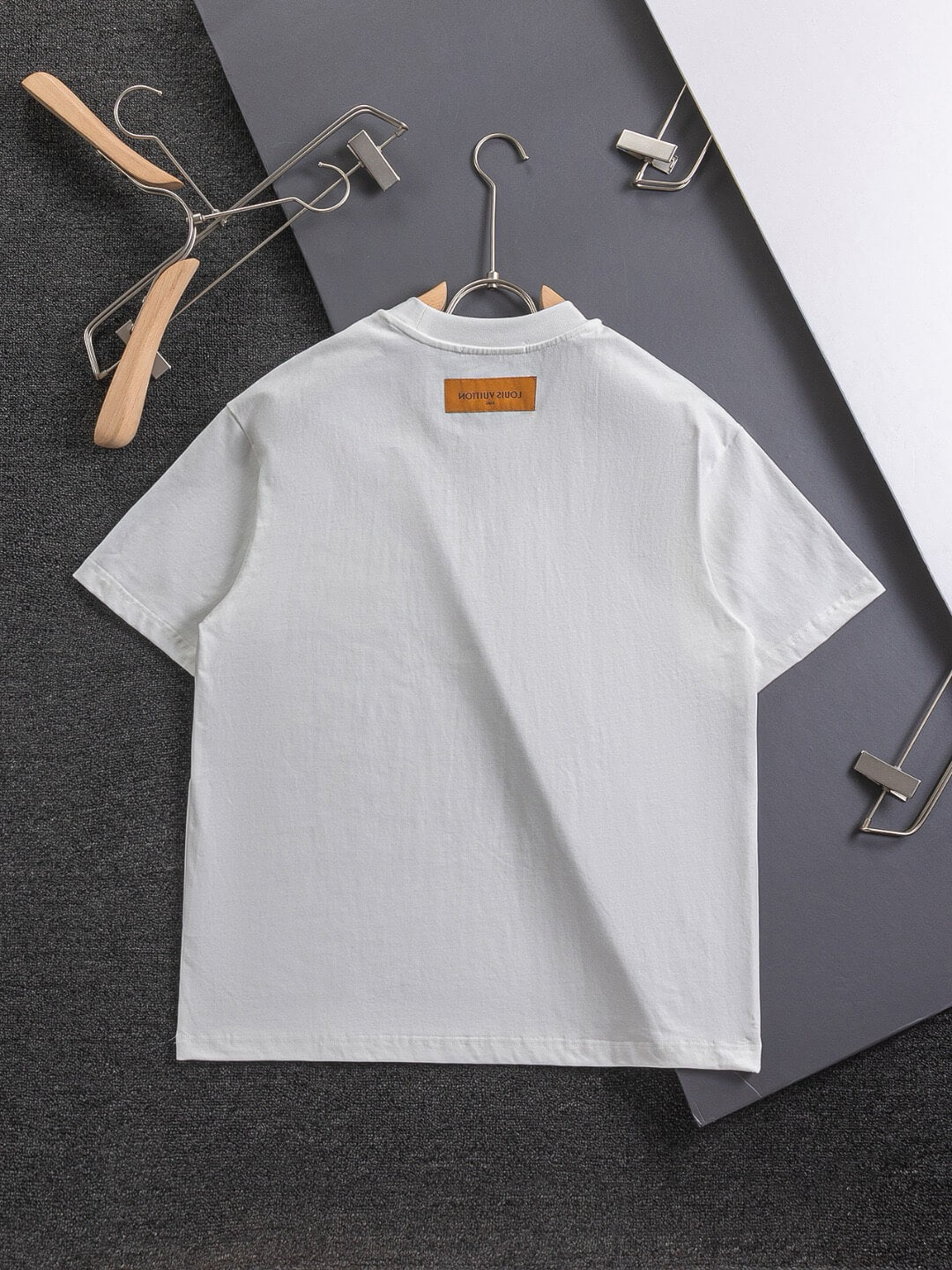 Camiseta con estampado de silicona 3D en el pecho