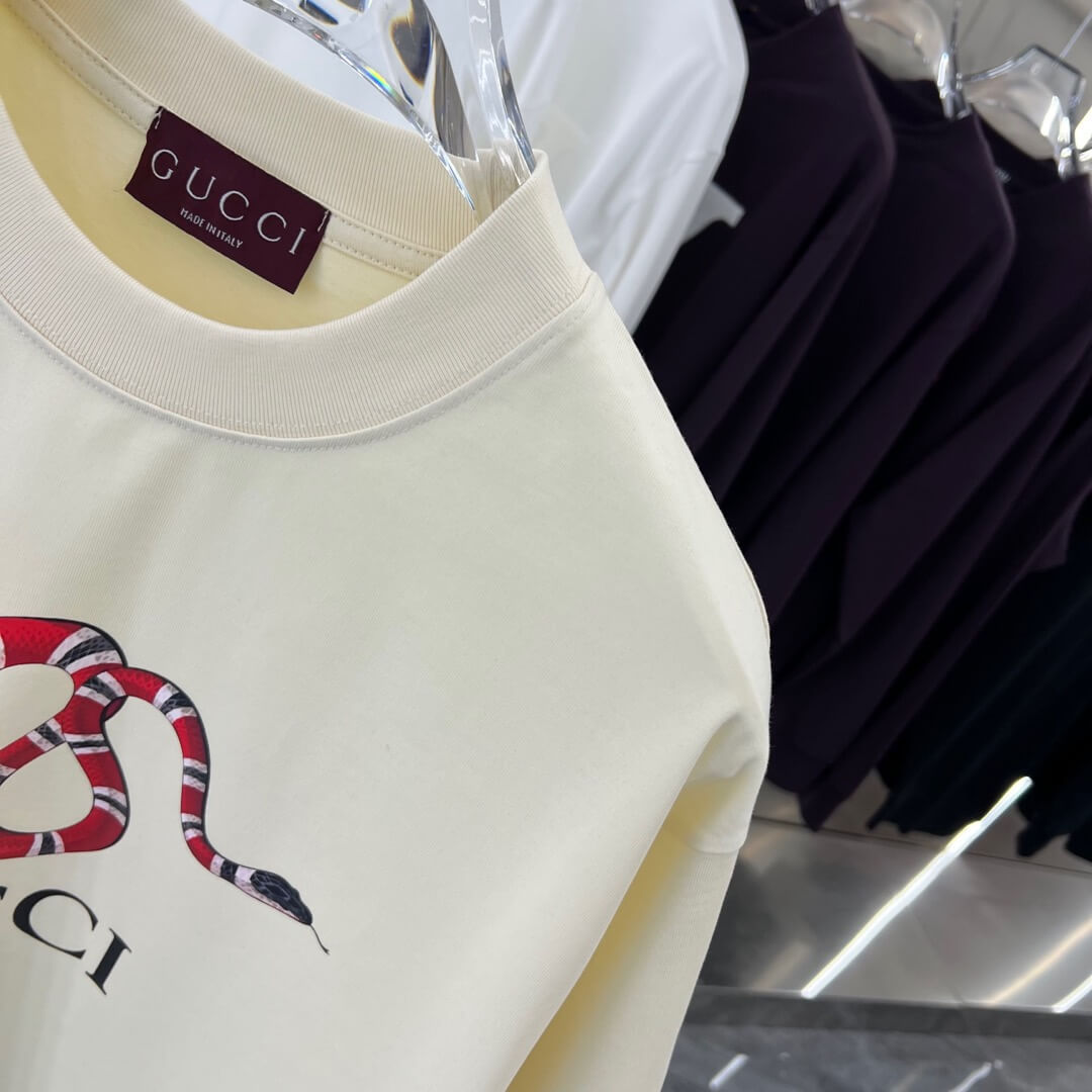 Camiseta con estampado de serpiente 2025
