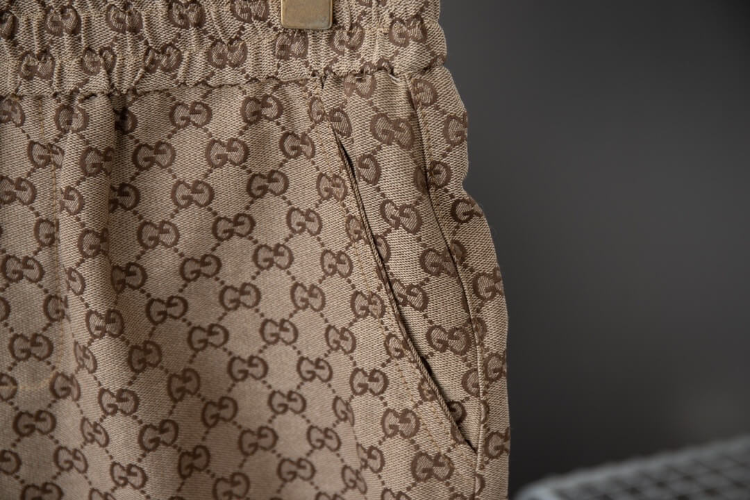 Short marron à imprimé intégral