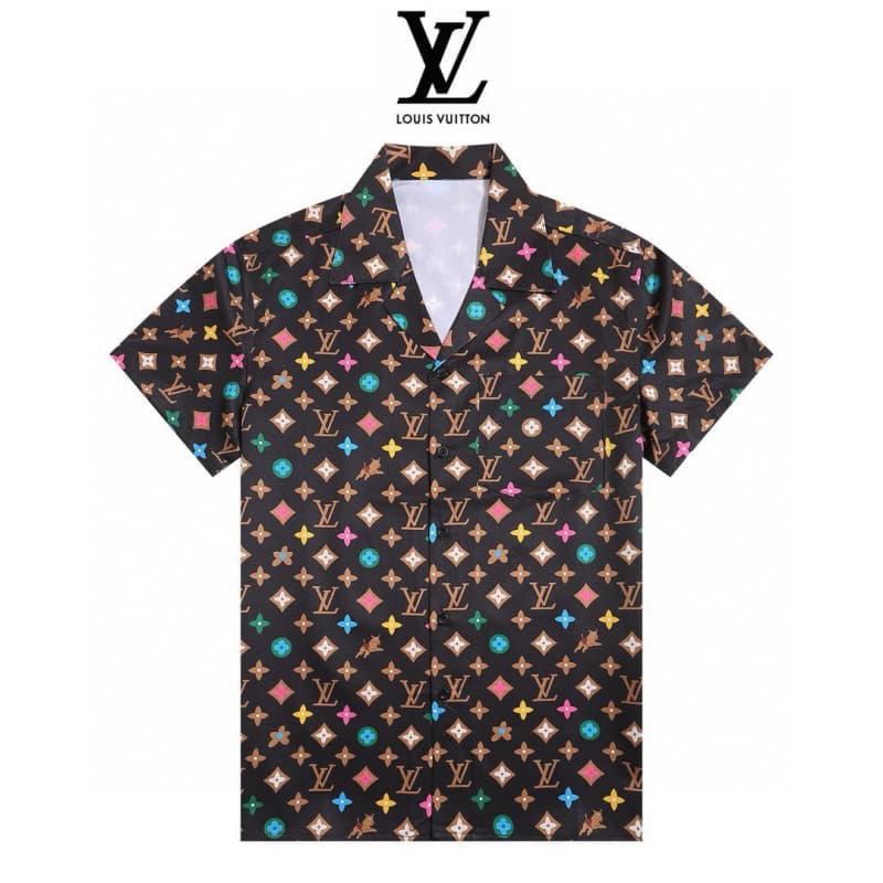 Conjunto de camiseta y pantalones cortos con estampado colorido por todas partes