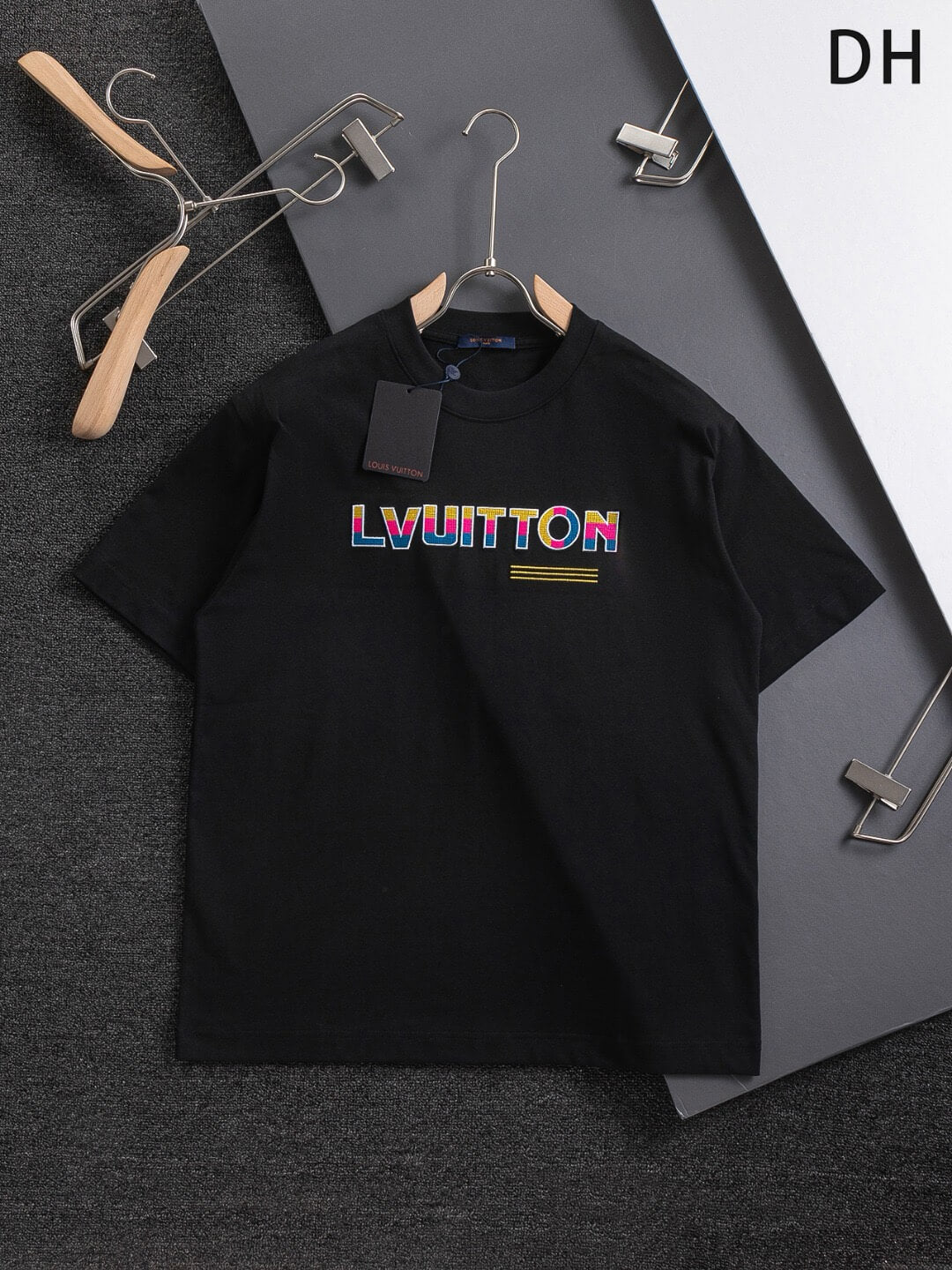 Camiseta bordada con estampado colorido