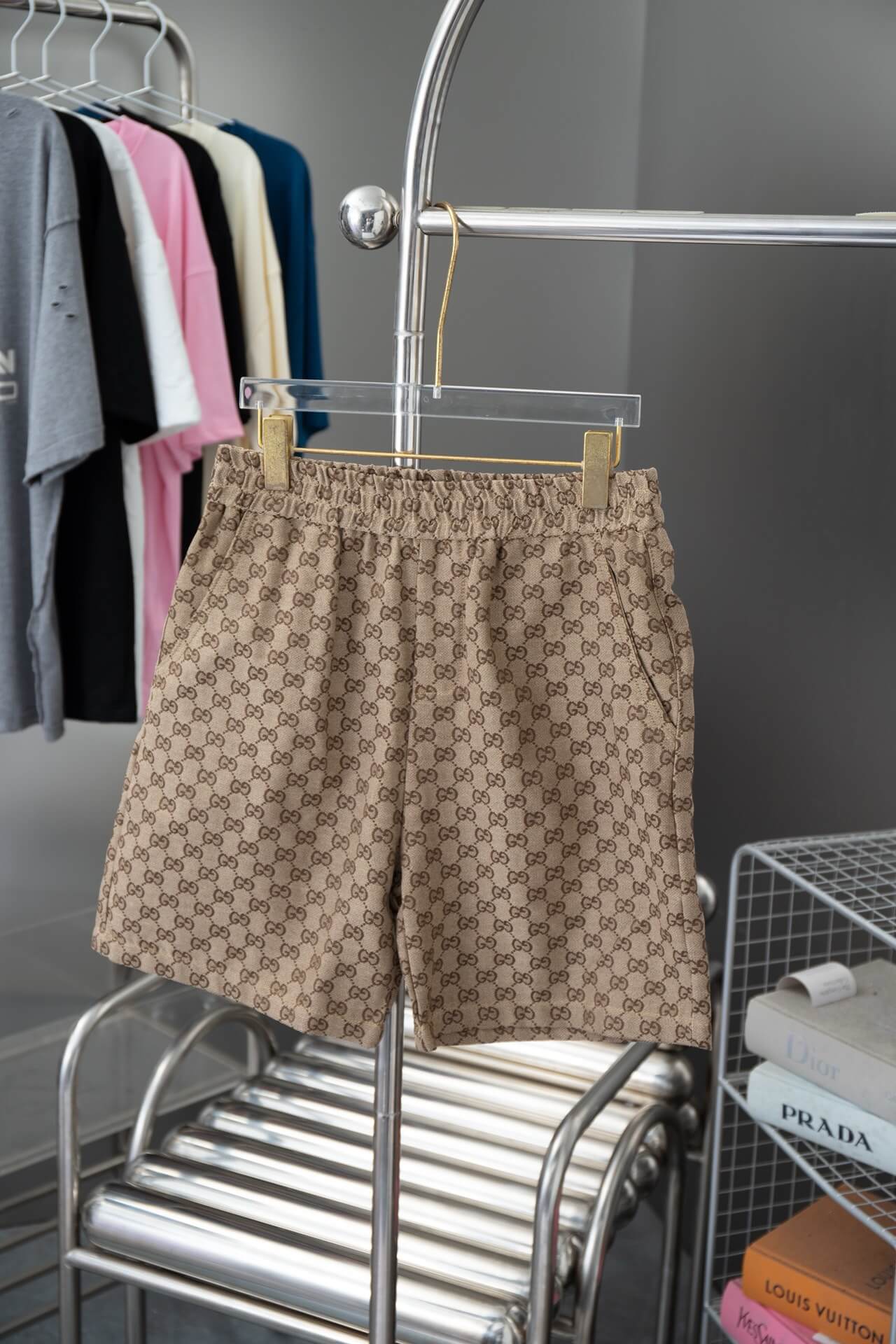 Short marron à imprimé intégral