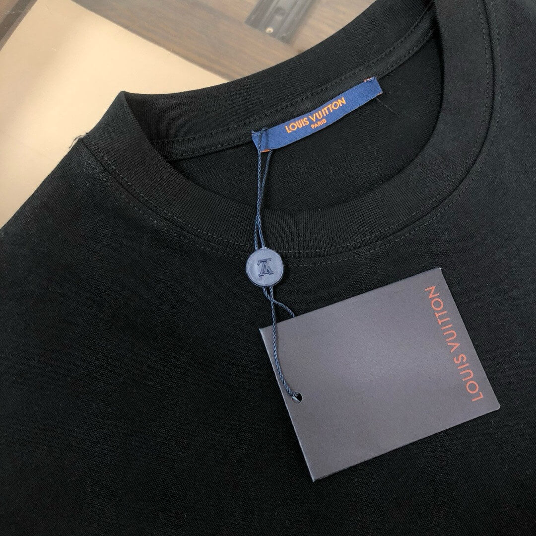Camiseta con bordado en el pecho