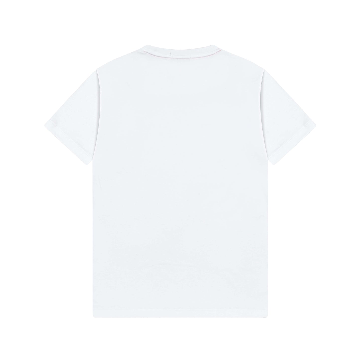 Camiseta con parche de cuero bordado