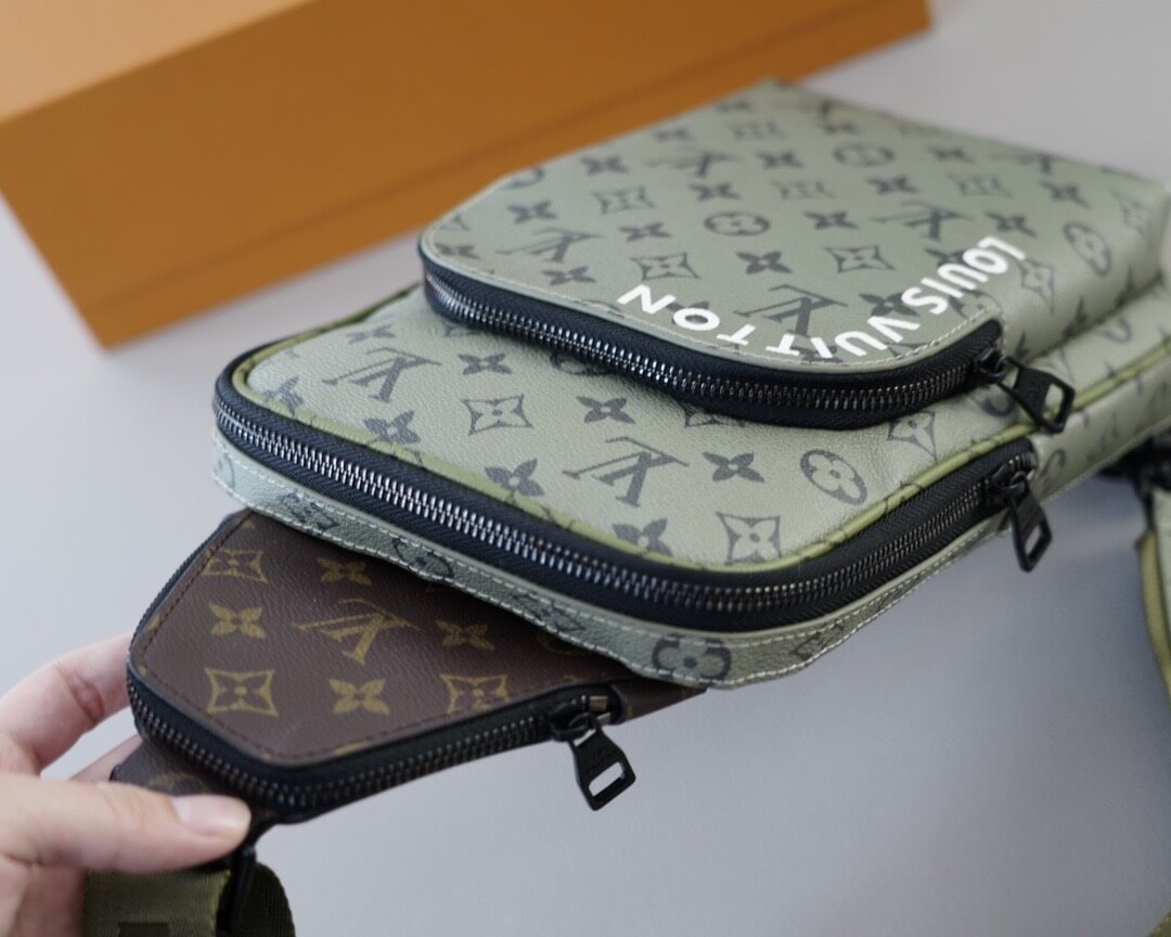 Bolso de pecho clásico con estampado completo y bloques de color