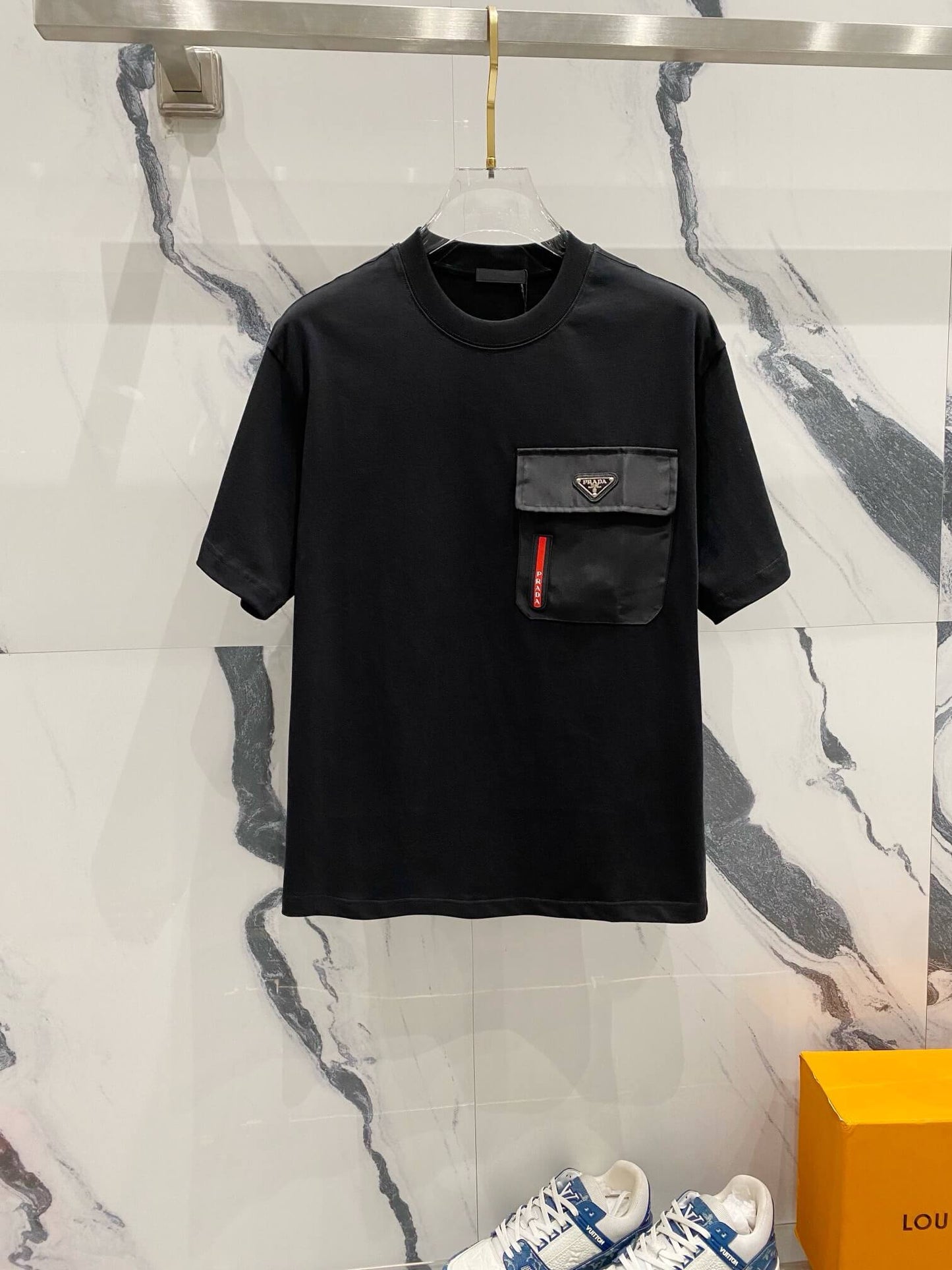 Camiseta con diseño de bolsillo en el pecho