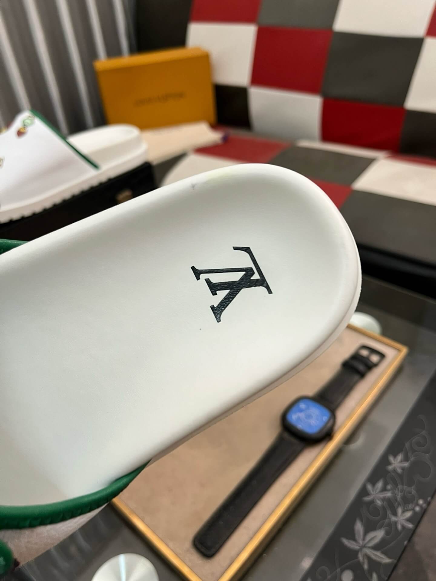 Chaussons en relief avec personnages de dessins animés