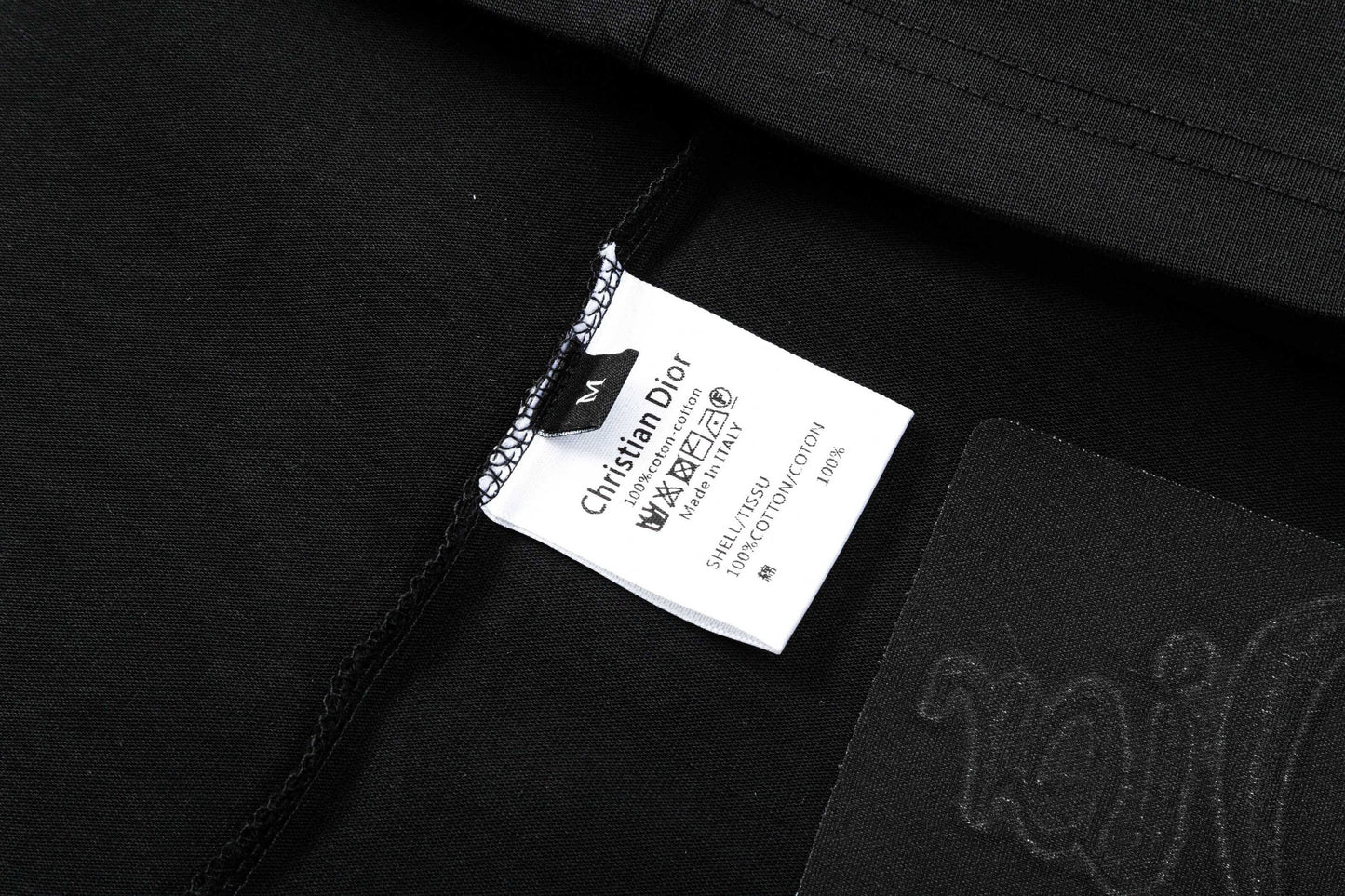 Camiseta con bordado de letras