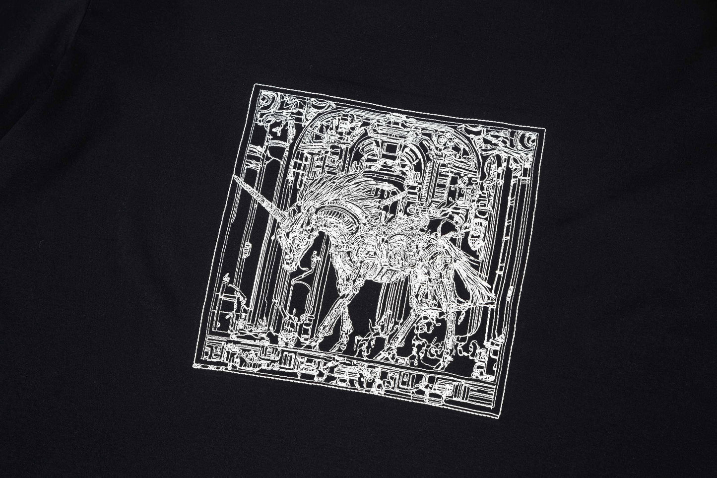 Camiseta bordada con caballo exquisito