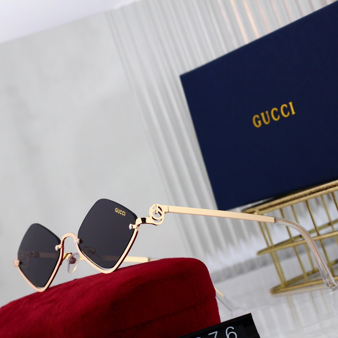 Gafas de sol de moda con media montura y rombos