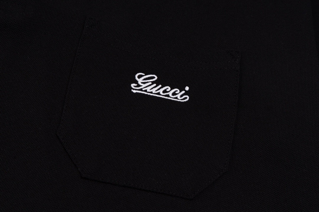 Camiseta polo con bordado de letras