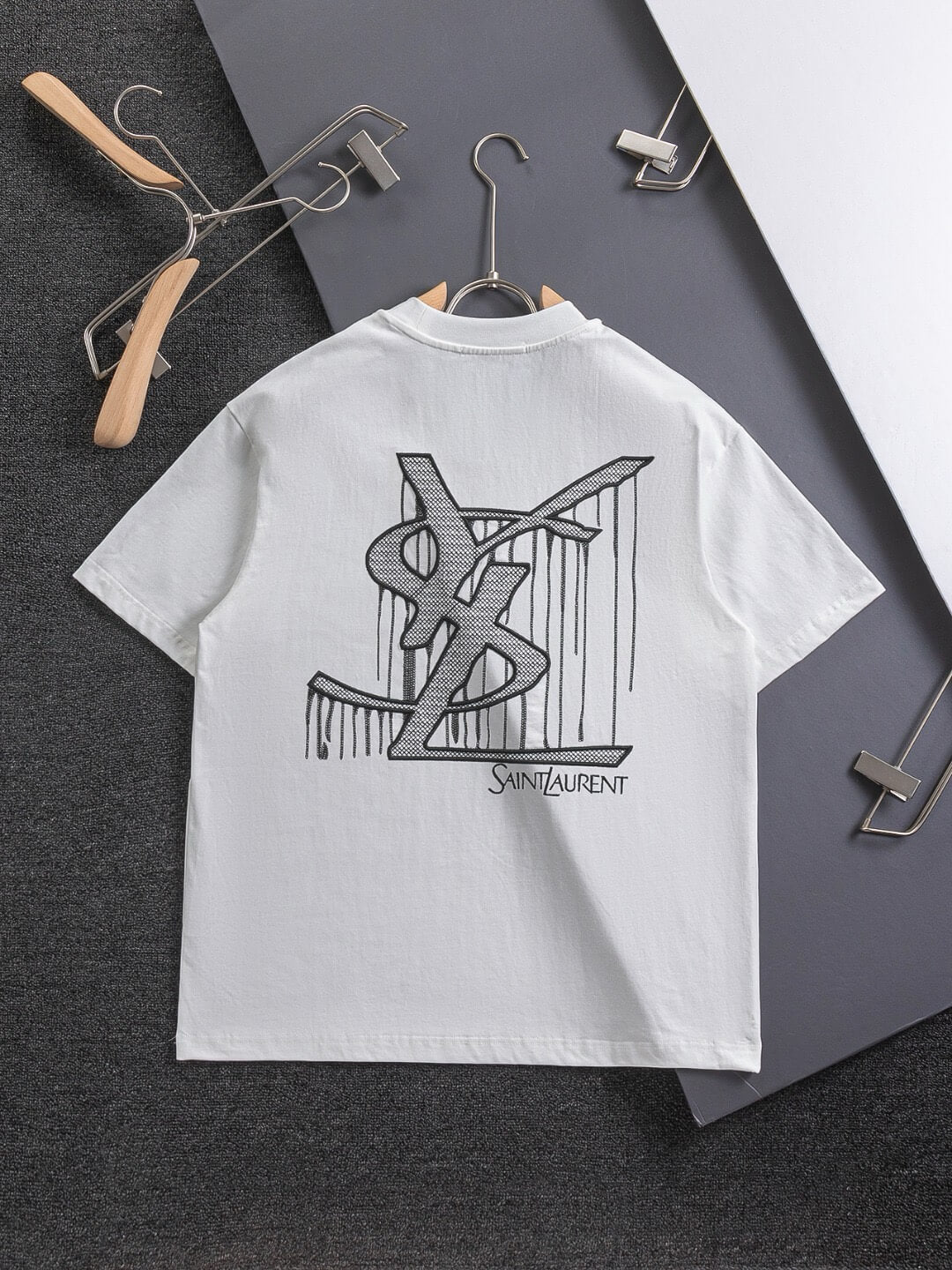 Nueva camiseta bordada