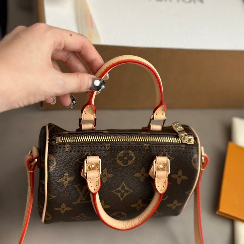 Mini bolso clásico con monograma