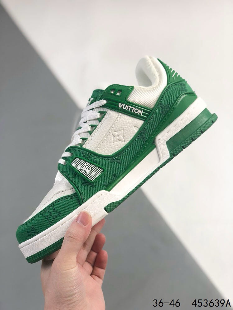 Zapatillas con letras verdes