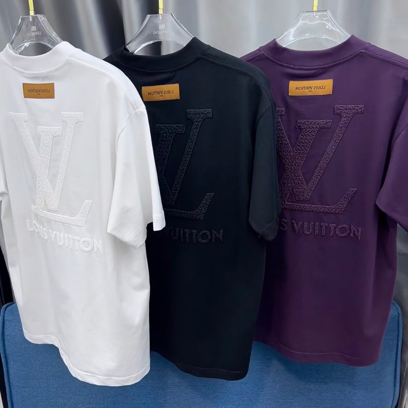 Camiseta bordada pequeña delantera y grande trasera