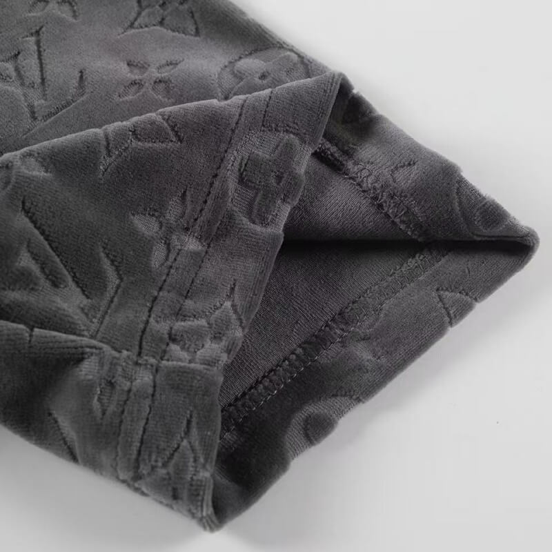 Camiseta clásica estampada en relieve por todas partes