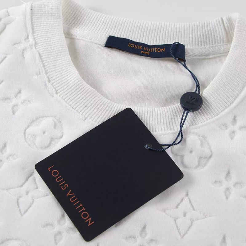 Camiseta clásica estampada en relieve por todas partes