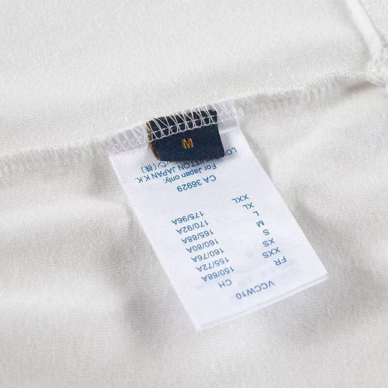 Camiseta clásica estampada en relieve por todas partes