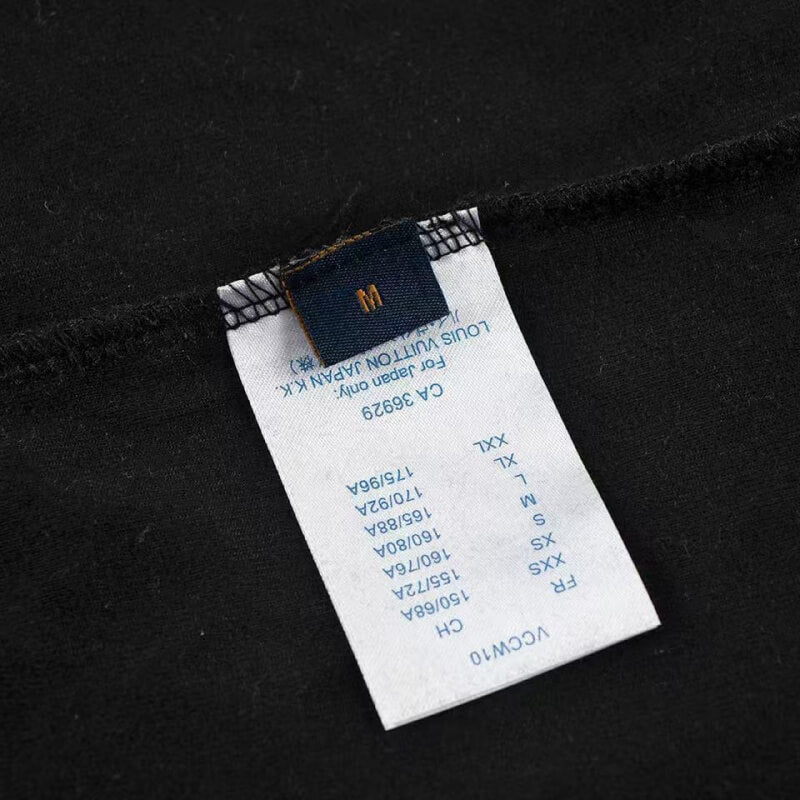 Camiseta clásica estampada en relieve por todas partes