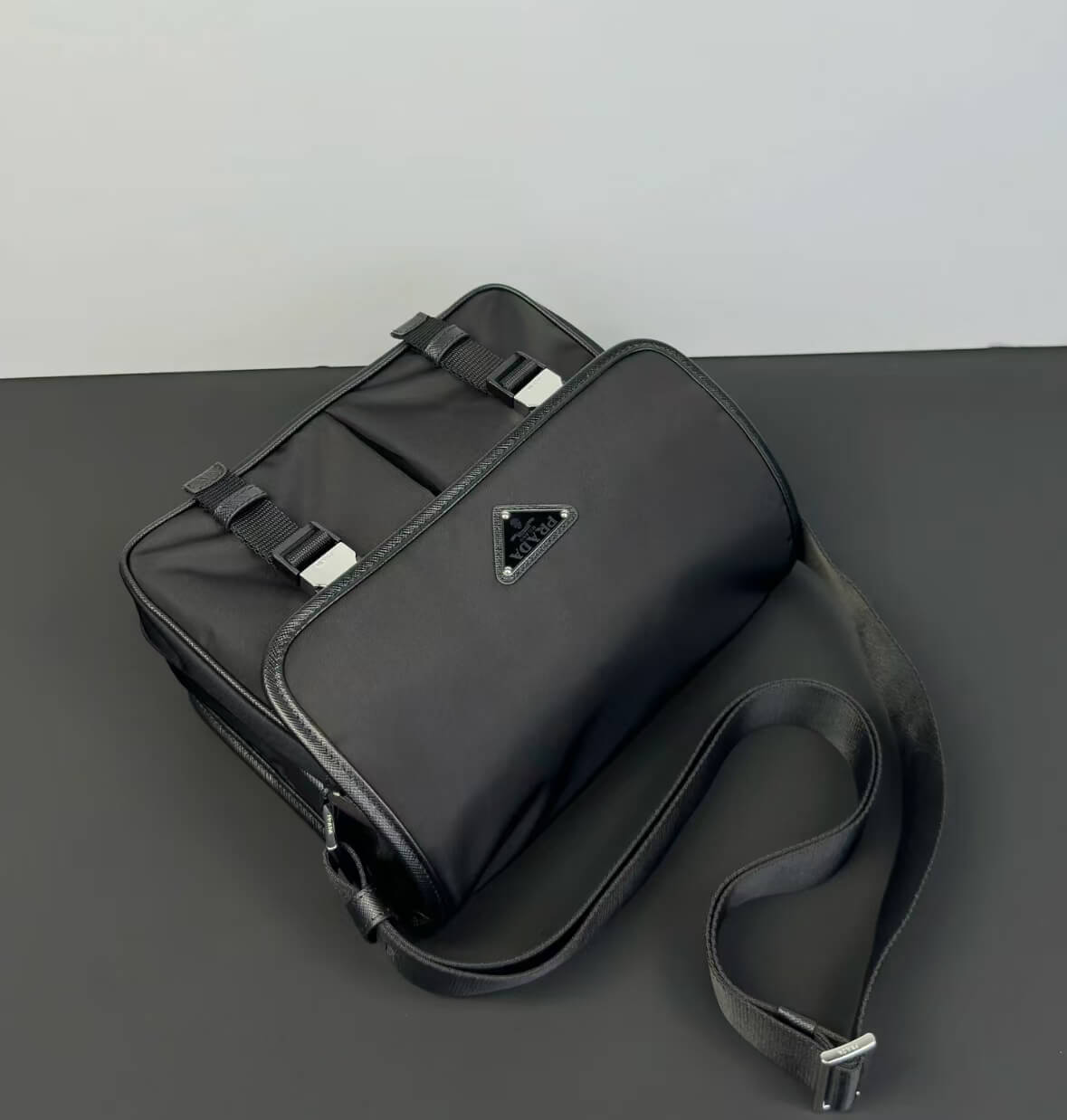 Bolso bandolera sencillo de nailon