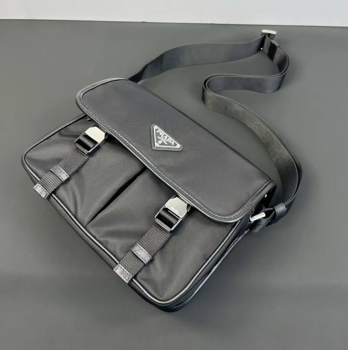 Bolso bandolera sencillo de nailon