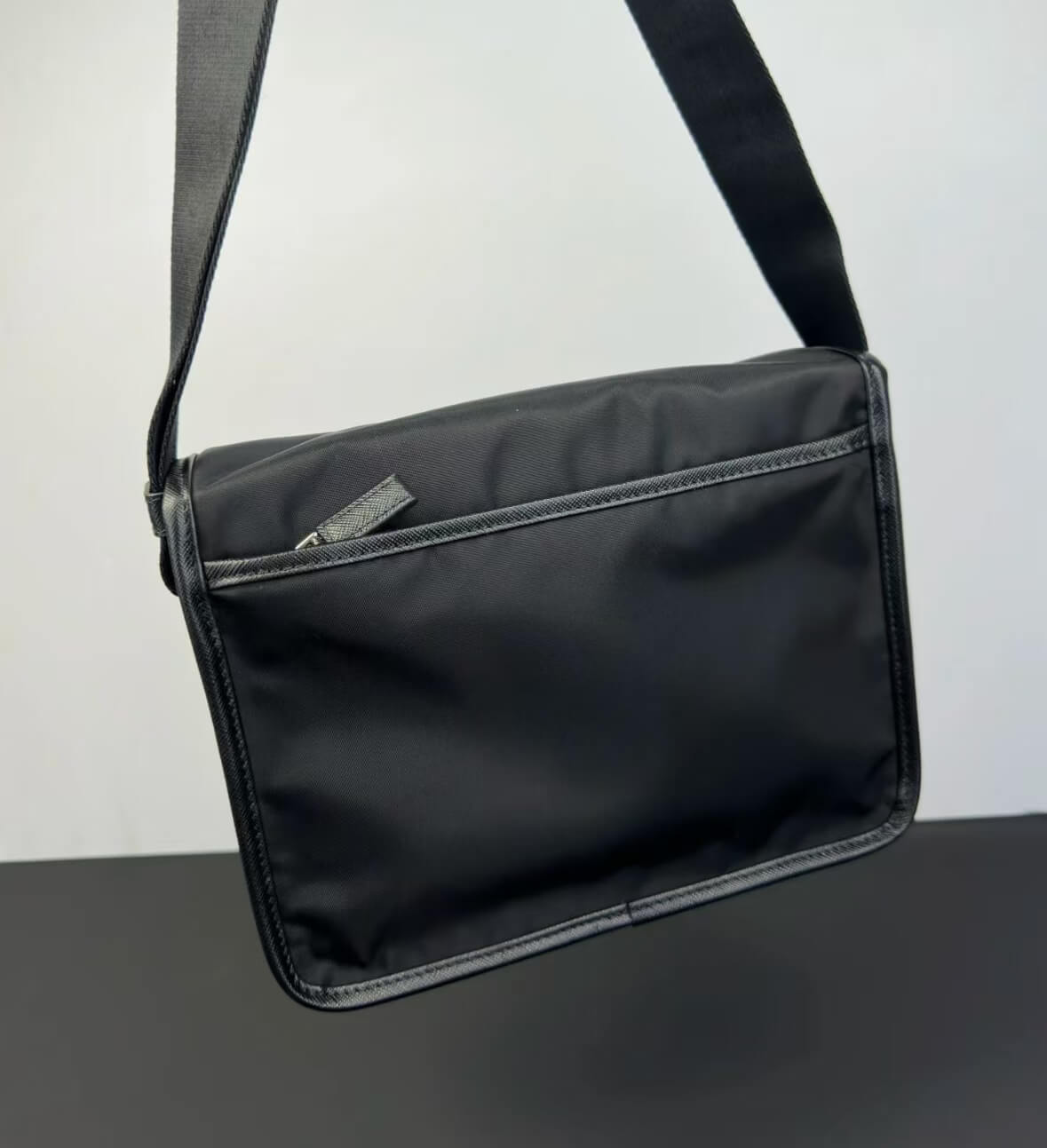 Bolso bandolera sencillo de nailon
