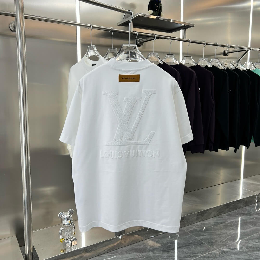 Camiseta bordada pequeña delantera y grande trasera